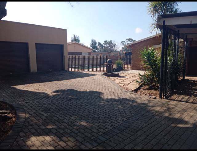3 BEDROOM HOUSE FOR SALE IN STRUBENVALE